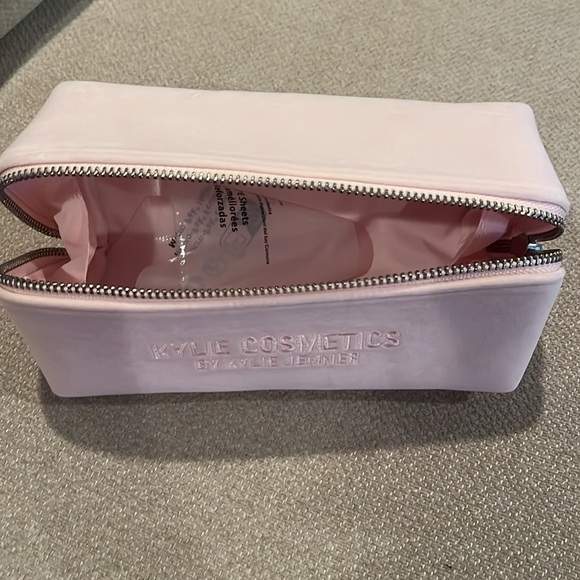 Kylie Cosmetics Lip Gloss - Mary Jo K Red - Picture 4 of 6